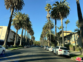 7300 Franklin Ave in Los Angeles, CA - Building Photo - Building Photo