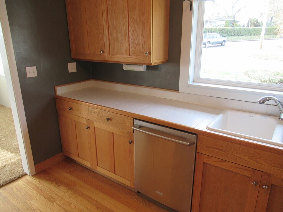 2680 Doughton St S in Salem, OR - Building Photo