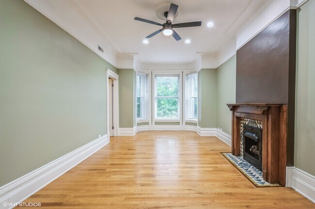 927 W Newport Ave in Chicago, IL - Building Photo - Building Photo