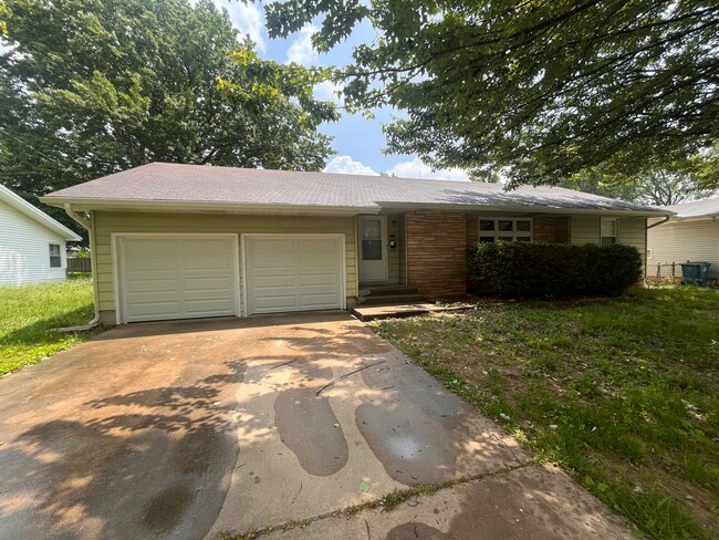 property at 2250 S Maryland Ave