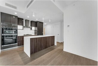 6511 Sussex Av in Burnaby, BC - Building Photo - Building Photo