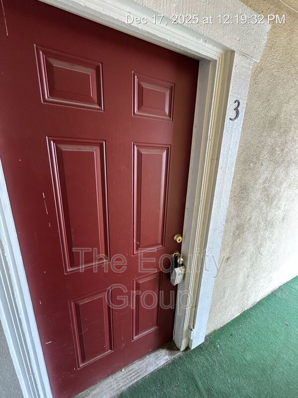 830 Davis St in Hanford, CA - Building Photo - Building Photo