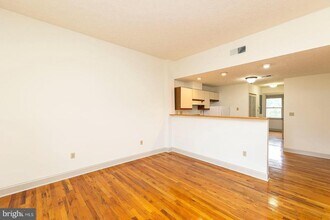 7 W Piccadilly St in Winchester, VA - Building Photo - Building Photo