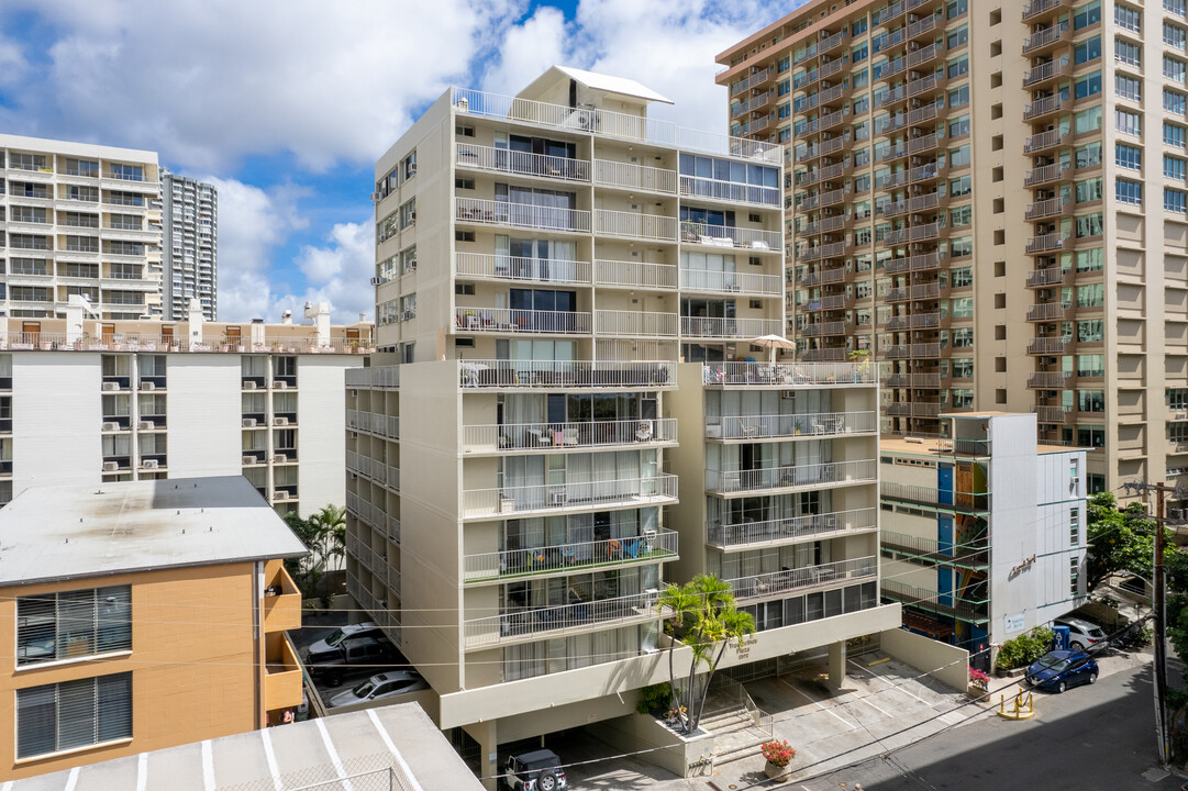 Tradewinds Plaza in Honolulu, HI - Building Photo