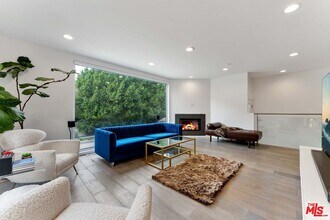 3964 Beverly Glen Blvd in Los Angeles, CA - Foto de edificio - Building Photo
