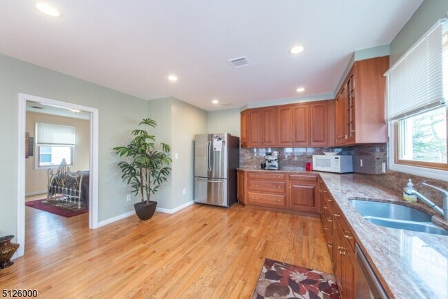 21 Phoenix Ave in Morristown, NJ - Building Photo - Building Photo