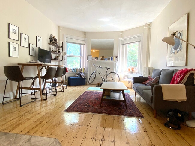 1243 Beacon St, Unit 1069-7 in Brookline, MA - Foto de edificio - Building Photo