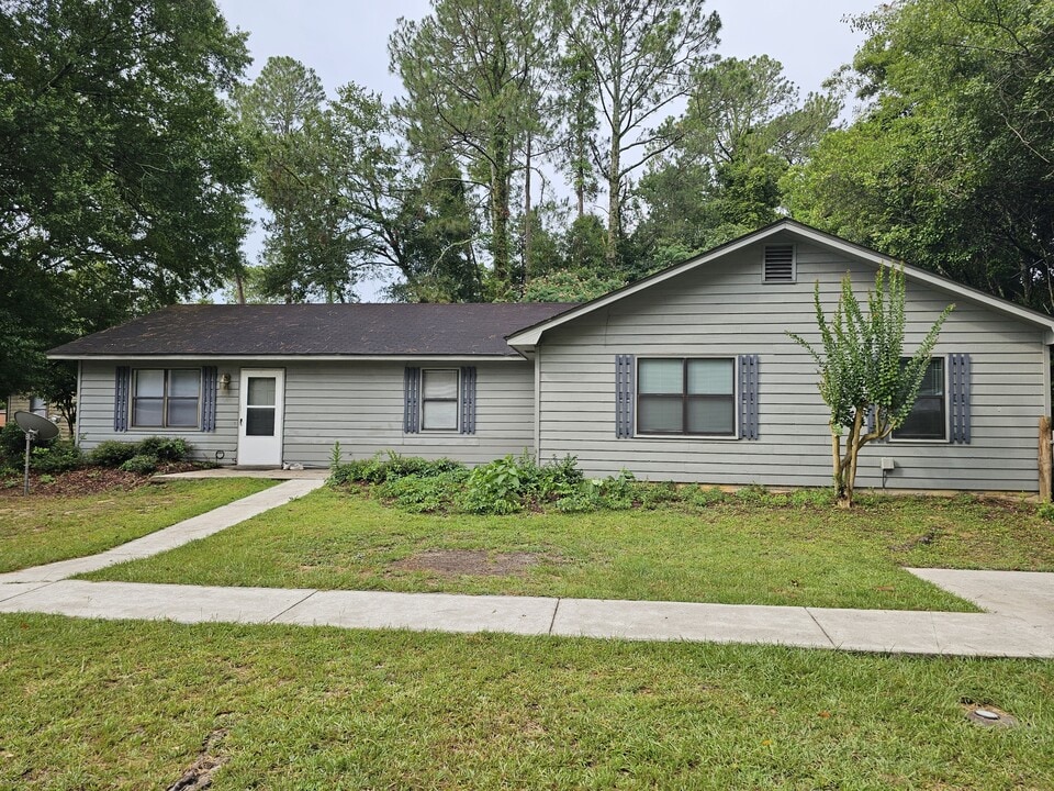 932 12th St E in Tifton, GA - Building Photo