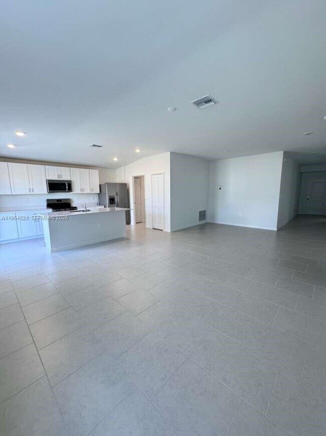 17245 Cantu Ct in North Fort Myers, FL - Building Photo - Building Photo