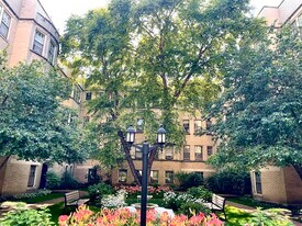 680 Hinman Ave, Unit 3F in Evanston, IL - Building Photo