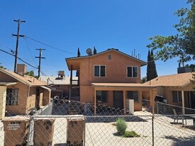 1915 Robinson St in Bakersfield, CA - Building Photo