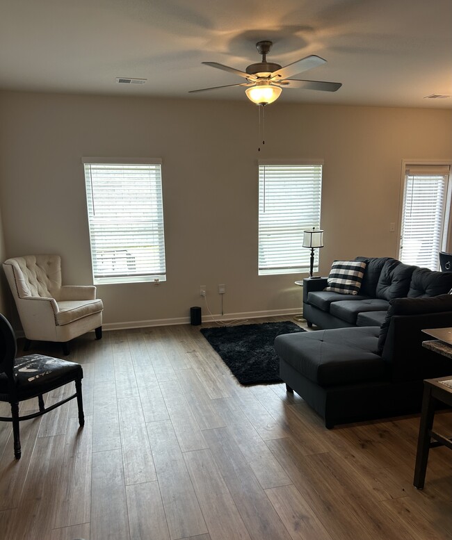 6411 Rosetta Dr SW in Atlanta, GA - Foto de edificio - Building Photo