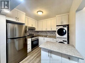 402 Royal York Rd in Toronto, ON - Building Photo
