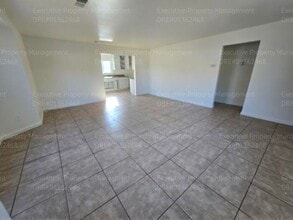 2348 S K St in Bakersfield, CA - Building Photo - Building Photo