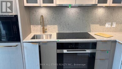 16 Greenbriar Rd in Toronto, ON - Building Photo - Building Photo