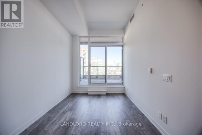 285 Dufferin St in Toronto, ON - Building Photo - Building Photo