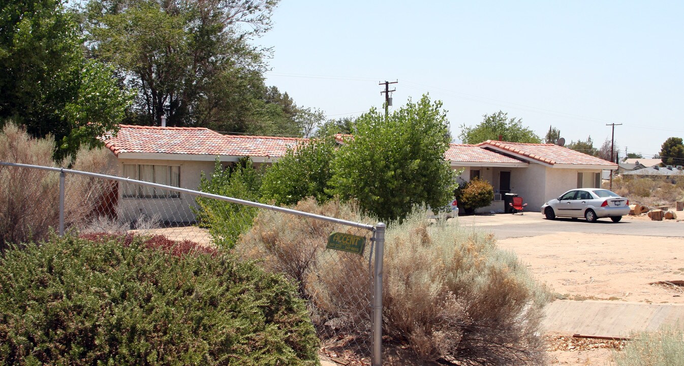 18611 Outer Hwy 18 in Apple Valley, CA - Foto de edificio