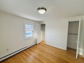 154 Hegemans Ln in Glen Head, NY - Building Photo - Building Photo