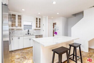 28711 CA-1 in Malibu, CA - Building Photo - Building Photo