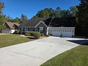 345 Farina Dr in Havelock, NC - Building Photo - Building Photo