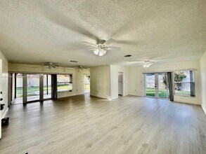 8420 SW 102nd Ave in Miami, FL - Building Photo - Building Photo