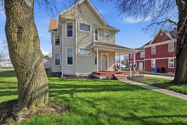 209 West Main St in Waunakee, WI - Building Photo - Building Photo