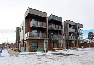 4012 Worcester Dr SW in Calgary, AB - Building Photo - Building Photo