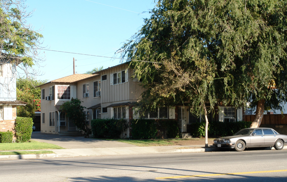 5624 Whitsett Ave in Valley Village, CA - Building Photo