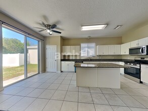 16809 Hawkglen Pl in Lithia, FL - Building Photo - Building Photo