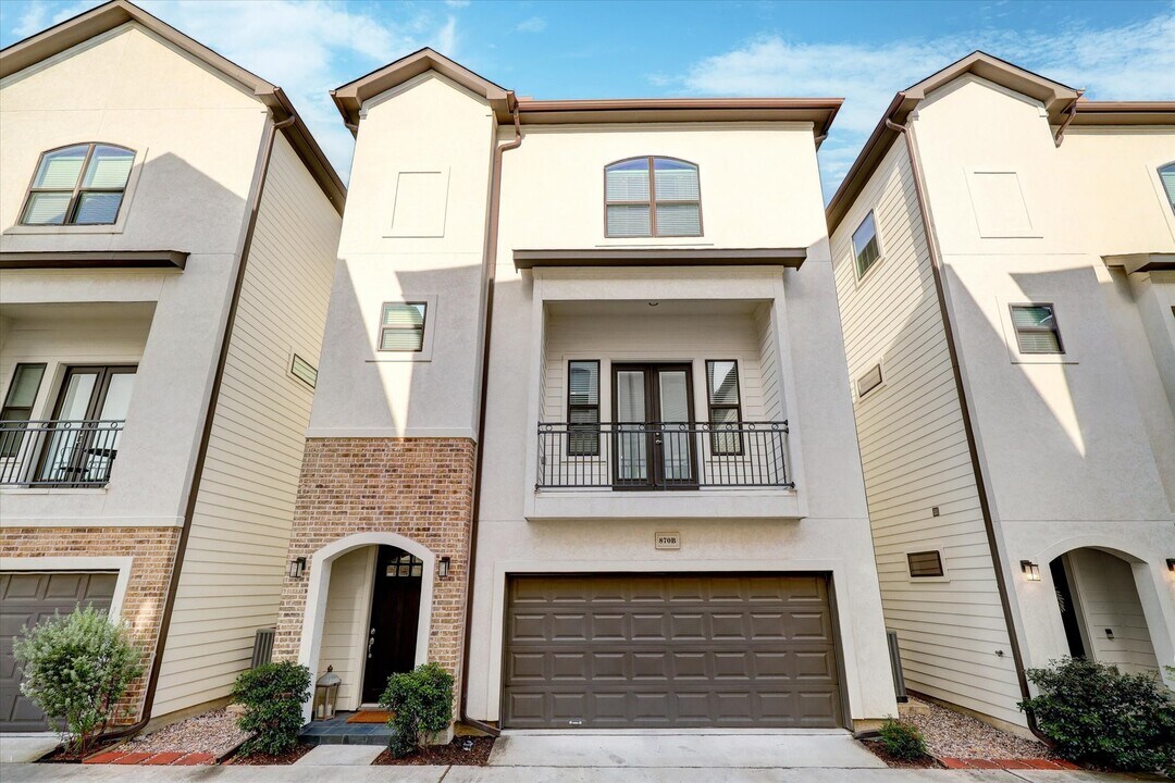 870 Wakefield Dr in Houston, TX - Foto de edificio