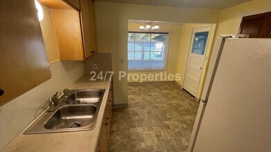 1112 SE Maple St in Hillsboro, OR - Building Photo - Building Photo