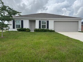 591 SW Halifax Ave in Port St. Lucie, FL - Building Photo