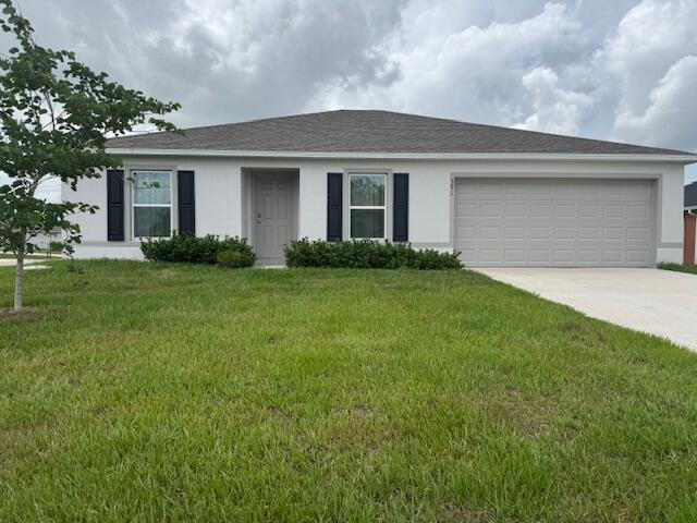 591 SW Halifax Ave in Port St. Lucie, FL - Foto de edificio