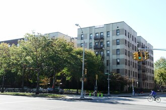 260 Ocean Pkwy in Brooklyn, NY - Building Photo - Building Photo