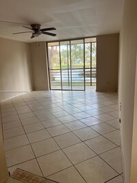 3253 Foxcroft Rd, Unit G109 in Miramar, FL - Building Photo - Building Photo