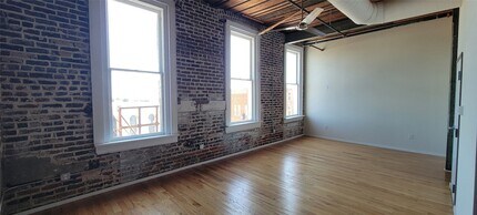 201 E Chambers St, Unit 301 in Cleburne, TX - Building Photo - Building Photo