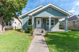 109 Dresden St in Houston, TX - Building Photo