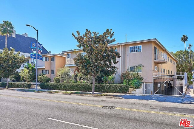 property at 443 S Wilton Pl