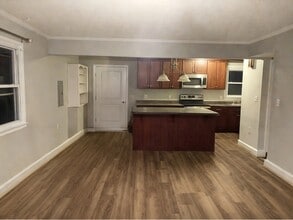 411 Brewer St in East Hartford, CT - Building Photo - Building Photo