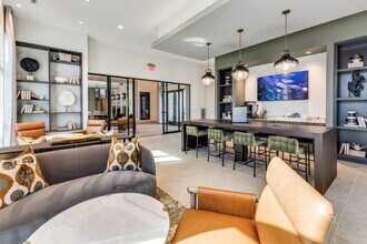 Aura High Pointe in Austin, TX - Foto de edificio - Building Photo