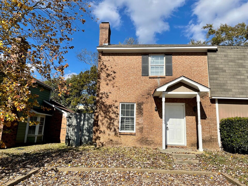 1601 Jamestown Way in Jackson, MS - Building Photo