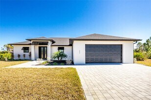 242 Brig Cir W in Placida, FL - Building Photo