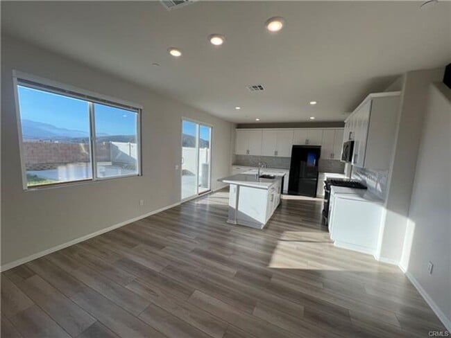 19557 Hanging Rock Rd in Lake Elsinore, CA - Building Photo - Building Photo