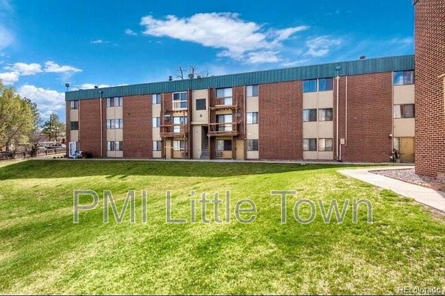 5995 W Hampden Ave in Denver, CO - Foto de edificio - Building Photo