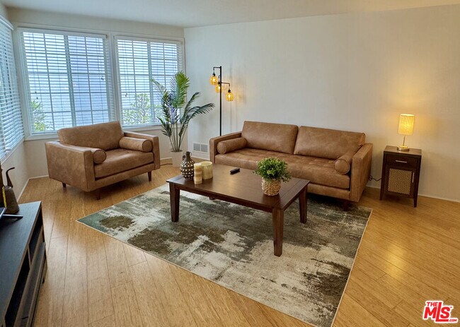1320 S Beverly Glen Blvd in Los Angeles, CA - Building Photo - Building Photo