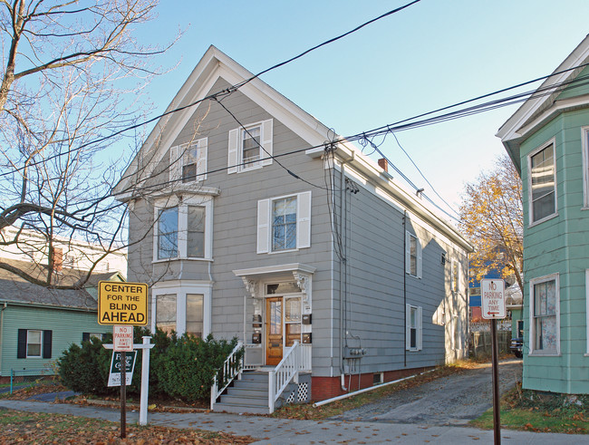 208 Park Ave in Portland, ME - Foto de edificio - Building Photo