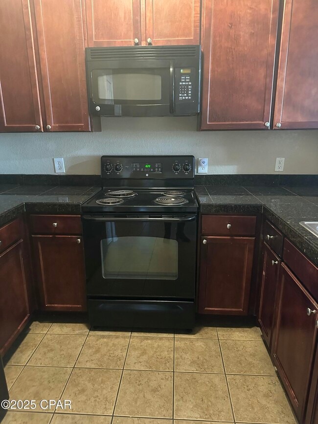 property at 805 Baldwin Rowe Cir