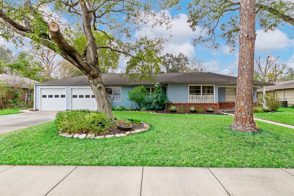 5602 Evergreen St in Bellaire, TX - Building Photo