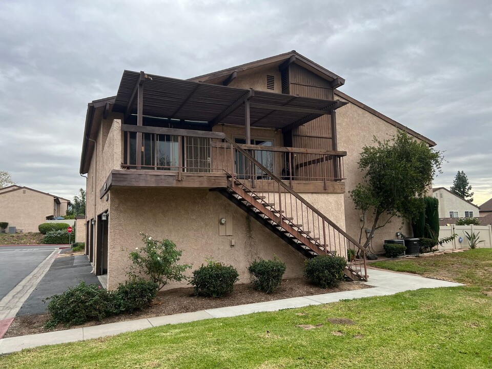 2051 Teak Ct in San Bernardino, CA - Building Photo