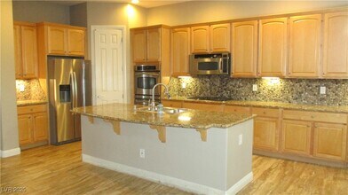 916 Viscanio Pl in Las Vegas, NV - Building Photo - Building Photo